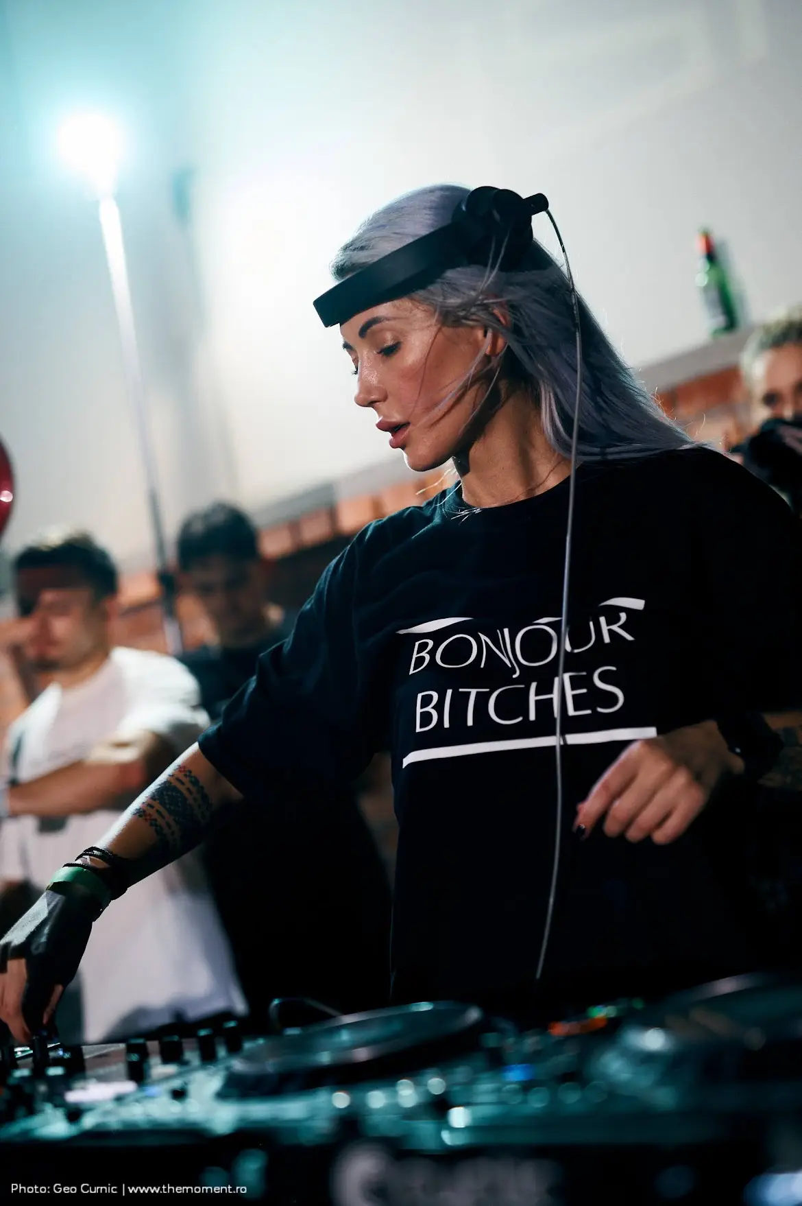 Bonjour Bitches - Unisex T-Shirt - Image 2